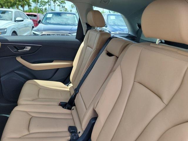 Photo of 2025 Mythos Black Metallic Audi Q7