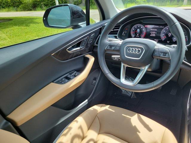 Photo of 2025 Mythos Black Metallic Audi Q7