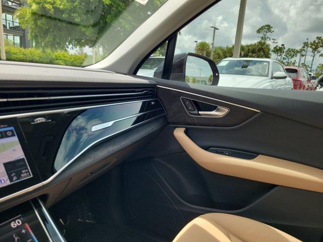 Photo of 2025 Mythos Black Metallic Audi Q7