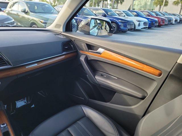 Photo of 2023 Mythos Black Metallic Audi Q5