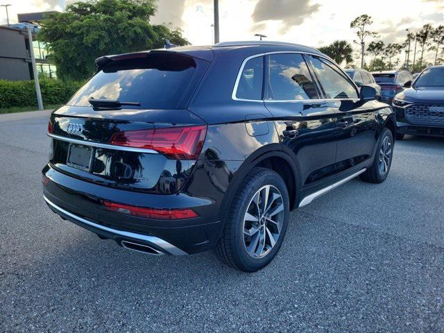 Photo of 2023 Mythos Black Metallic Audi Q5