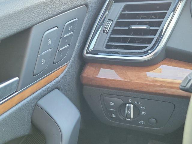 Photo of 2023 Mythos Black Metallic Audi Q5