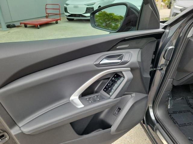 Photo of 2025 Tambora Gray Metallic Audi Q5