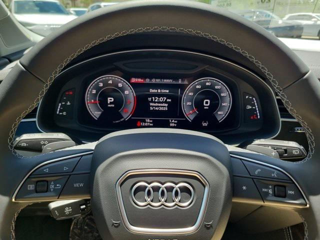 Photo of 2025 Mythos Black Metallic Audi Q7