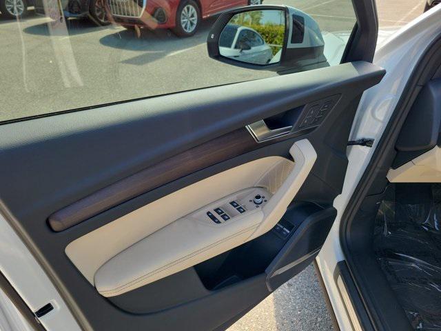 Photo of 2025 White Audi Q5