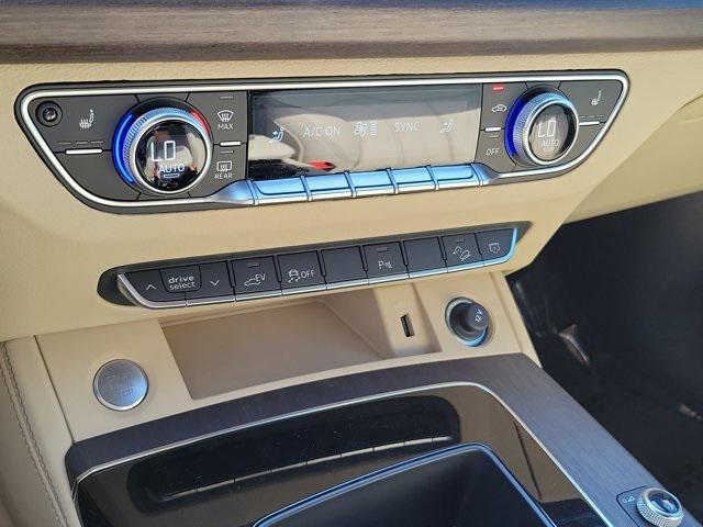 Photo of 2025 White Audi Q5
