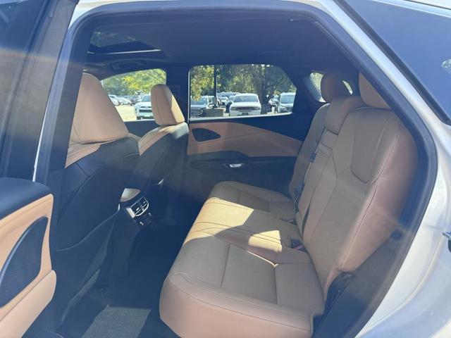 Photo of 2023 Eminent White Pearl Lexus RX 350