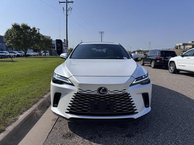 Photo of 2023 Eminent White Pearl Lexus RX 350