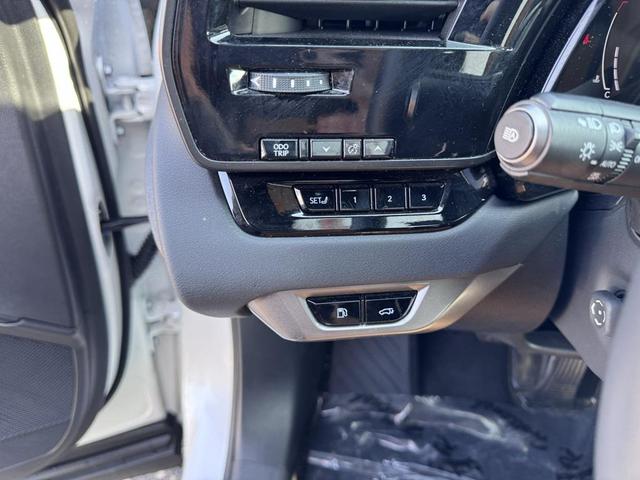 Photo of 2023 Eminent White Pearl Lexus RX 350