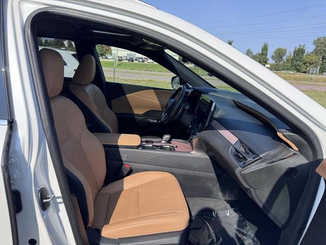 Photo of 2023 Eminent White Pearl Lexus RX 350