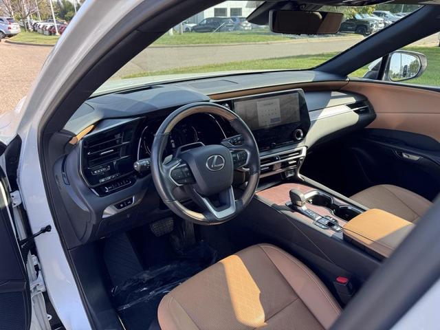 Photo of 2023 Eminent White Pearl Lexus RX 350