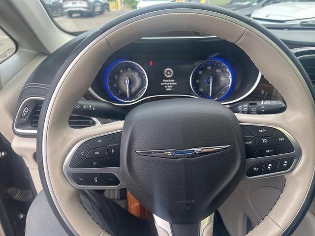 Photo of 2021 Brilliant Black Crystal Pearlcoat Chrysler Pacifica