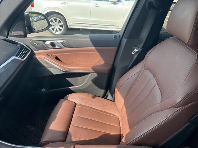 Photo of 2019 Black Sapphire Metallic BMW X5