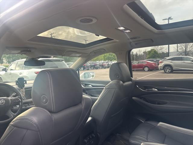 Photo of 2018 White Frost Tricoat Buick Enclave