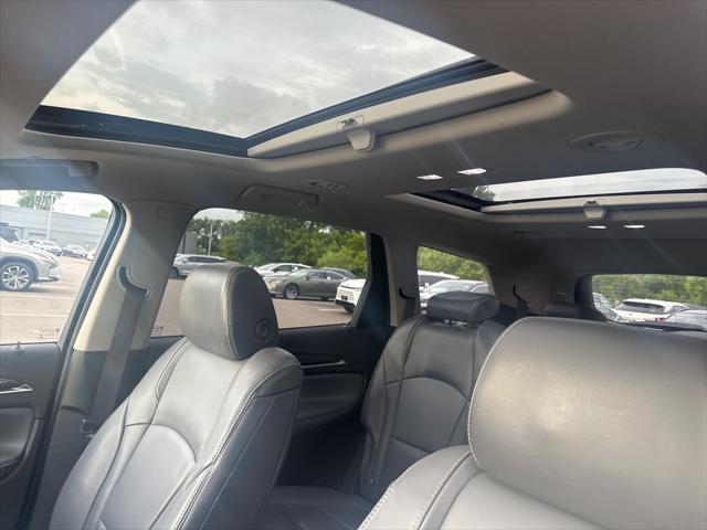 Photo of 2018 White Frost Tricoat Buick Enclave