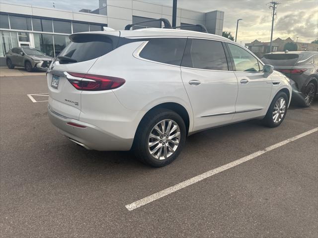 Photo of 2018 White Frost Tricoat Buick Enclave
