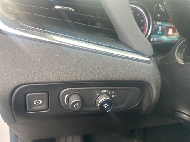 Photo of 2018 White Frost Tricoat Buick Enclave