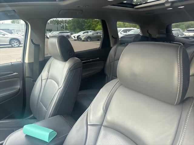 Photo of 2018 White Frost Tricoat Buick Enclave