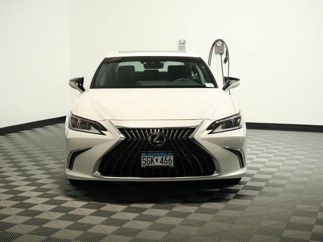 Photo of 2024 Ultra White Lexus ES 250