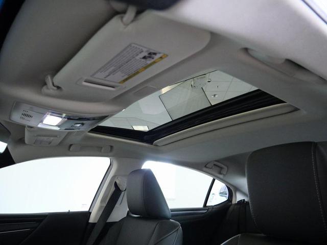 Photo of 2024 Ultra White Lexus ES 250