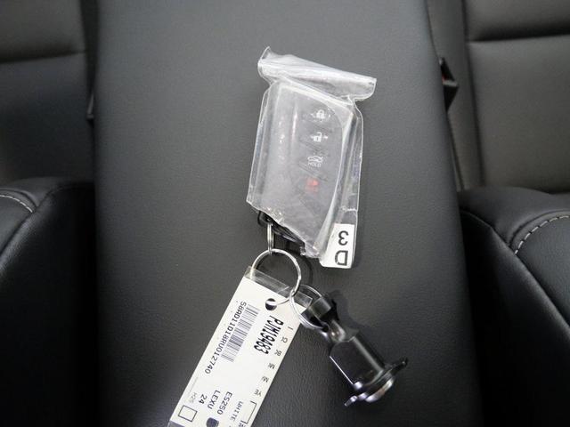 Photo of 2024 Ultra White Lexus ES 250