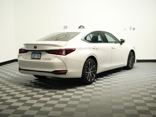 Photo of 2024 Ultra White Lexus ES 250
