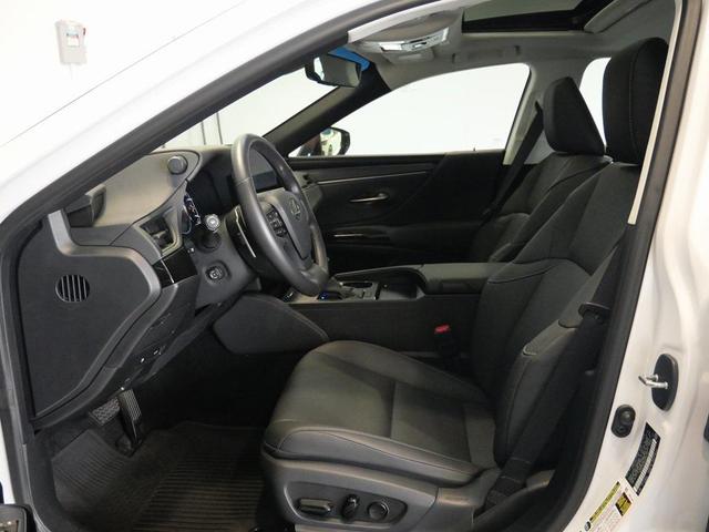 Photo of 2024 Ultra White Lexus ES 250