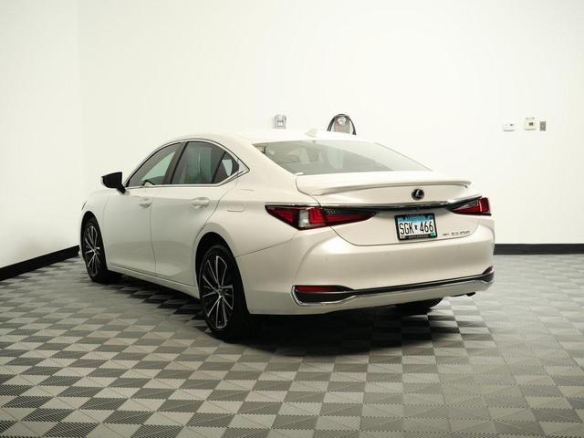 Photo of 2024 Ultra White Lexus ES 250