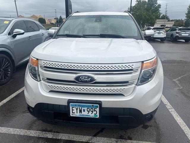 Photo of 2014 White Platinum Metallic Tri-Coat Ford Explorer