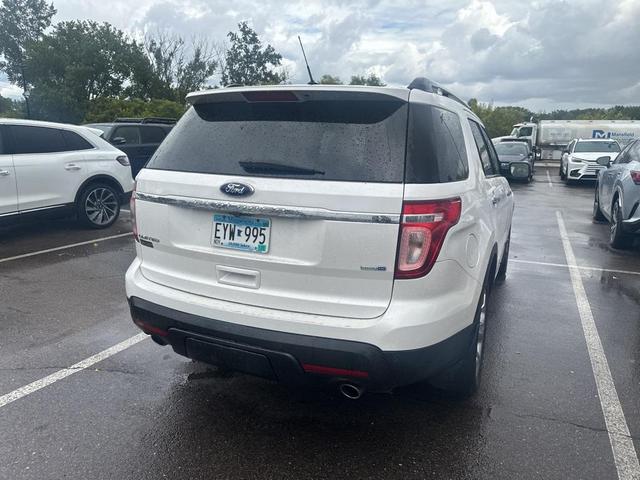 Photo of 2014 White Platinum Metallic Tri-Coat Ford Explorer
