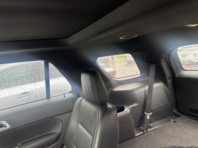 Photo of 2014 White Platinum Metallic Tri-Coat Ford Explorer