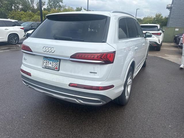 Photo of 2020 Glacier White Metallic Audi Q7