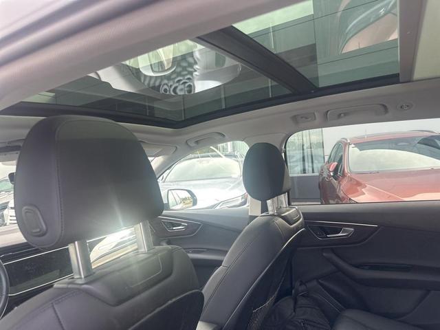 Photo of 2020 Glacier White Metallic Audi Q7
