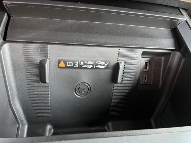 Photo of 2025 Void Black GMC HUMMER EV Pickup