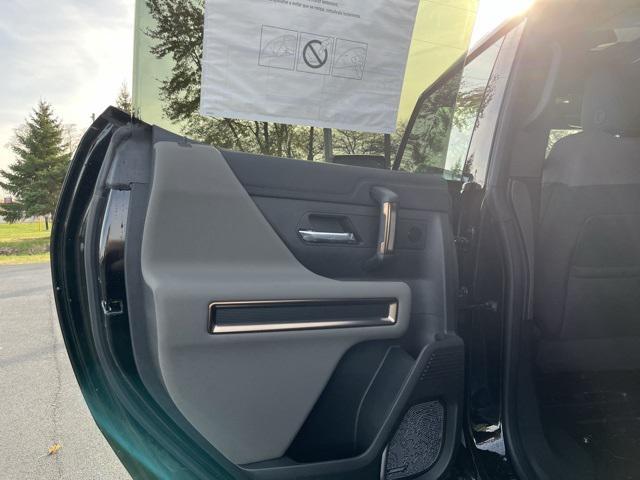 Photo of 2025 Void Black GMC HUMMER EV Pickup