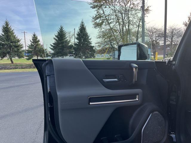 Photo of 2025 Void Black GMC HUMMER EV Pickup
