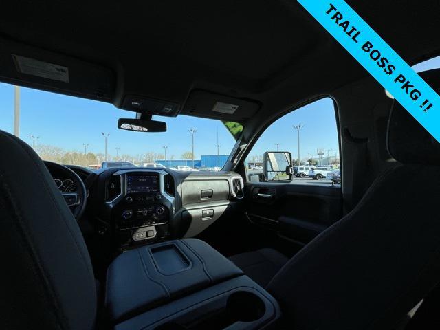 Photo of 2022 Black Chevrolet Silverado 1500