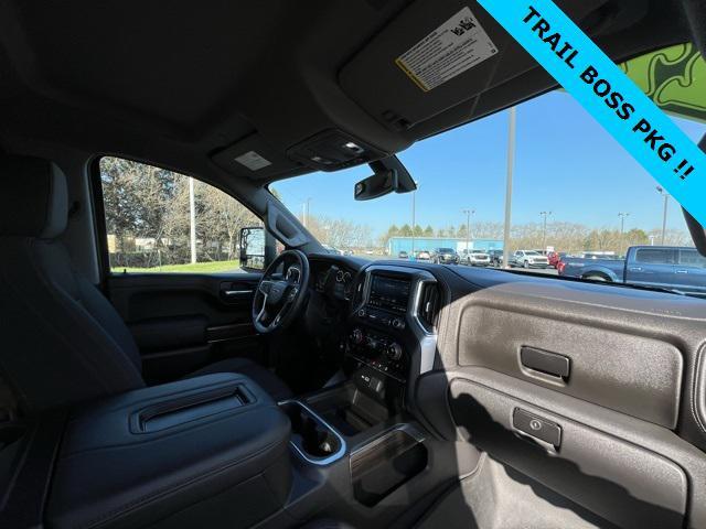 Photo of 2022 Black Chevrolet Silverado 1500