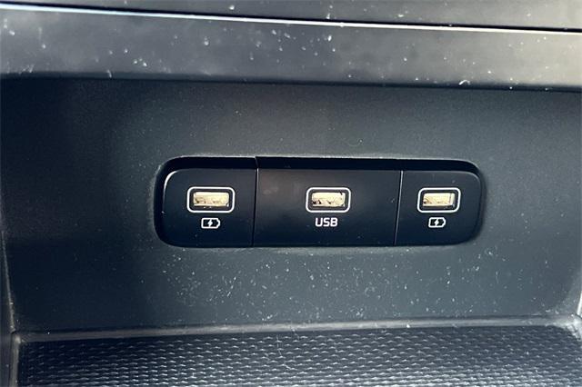 Photo of 2023 Panthera Metal Kia Carnival