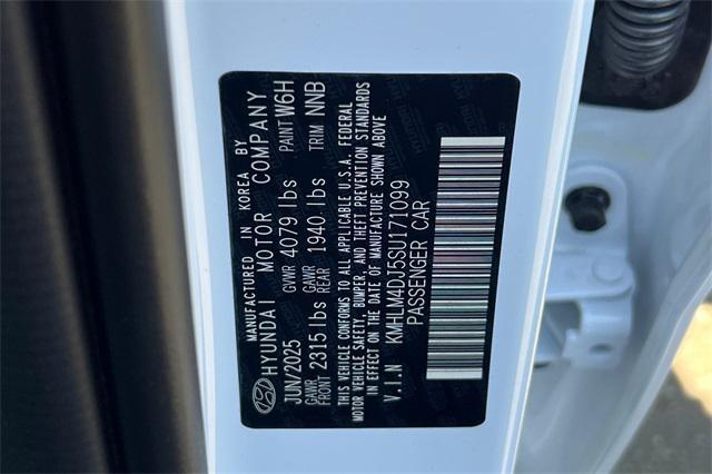 Photo of 2025 Serenity White Hyundai ELANTRA