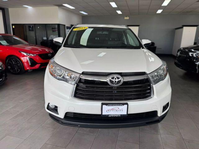Photo of 2015 White Toyota Highlander