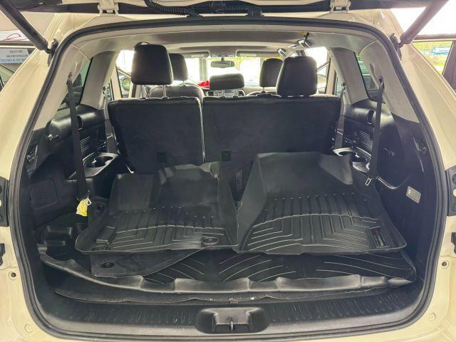 Photo of 2015 White Toyota Highlander