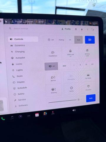 Photo of 2021 White Tesla Model Y
