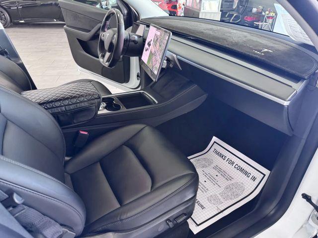 Photo of 2021 White Tesla Model Y