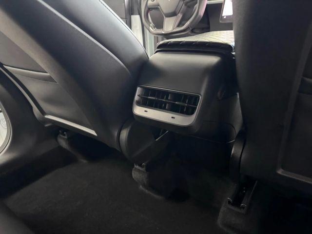 Photo of 2021 White Tesla Model Y