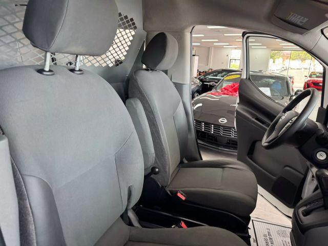 Photo of 2021 Cloud White Nissan NV200