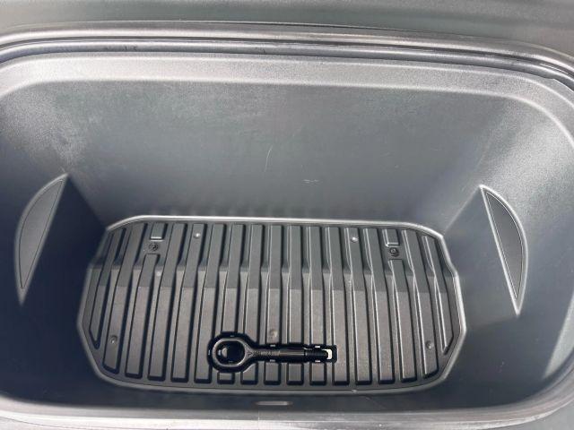 Photo of 2021 White Tesla Model Y