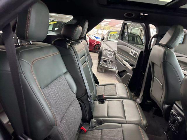 Photo of 2022 Green Ford Explorer