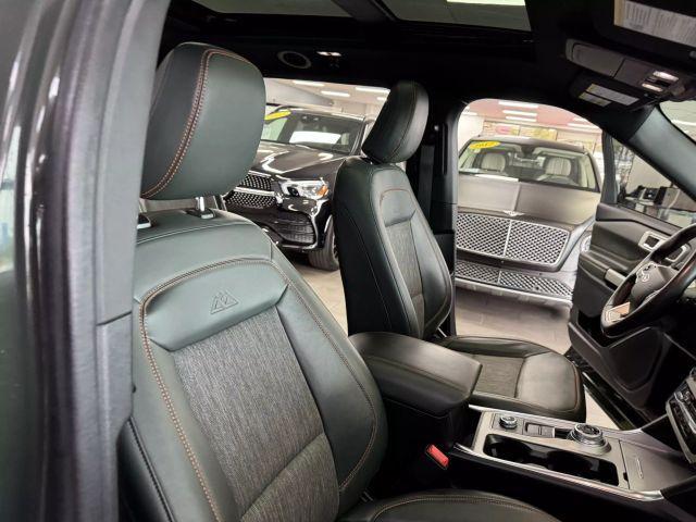 Photo of 2022 Green Ford Explorer