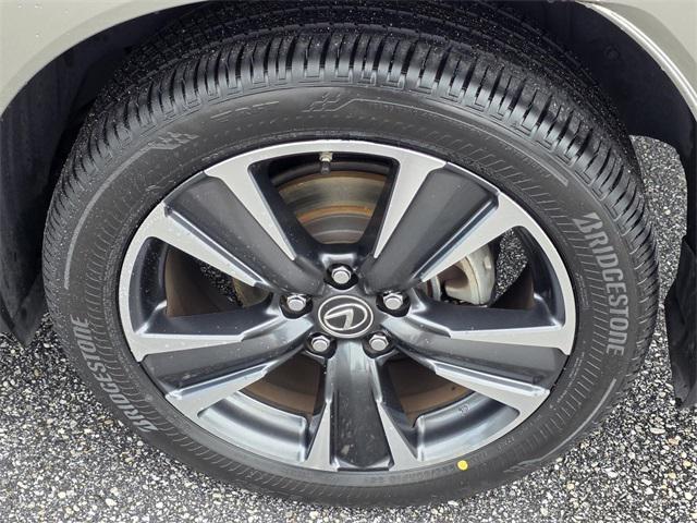Photo of 2022 Atomic Silver Lexus UX 200